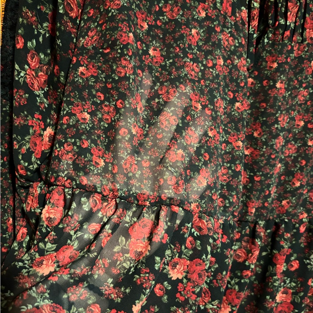 TORRID Black and Red Floral and Lace Babydoll Blouse Size 00 - Picture 5 of 6
